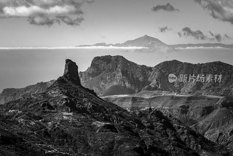 大加那利岛的Roque Bentayga和特内里费岛的Pico de Teide